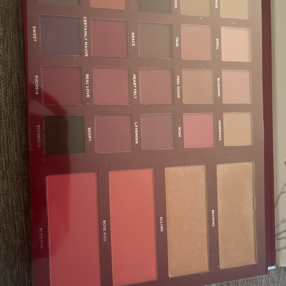 Laura Ashley Makeup Pallet Eyeshadows / Blushes New - Picture 10 of 10